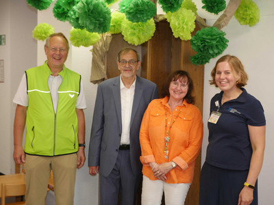 Bildinformation: Gruppenbild von links nach rechts: Dr. Hans-Helmut Richardt, Michael Scheffler, Martina Busse, Dr. Anne-Jule Fuchs